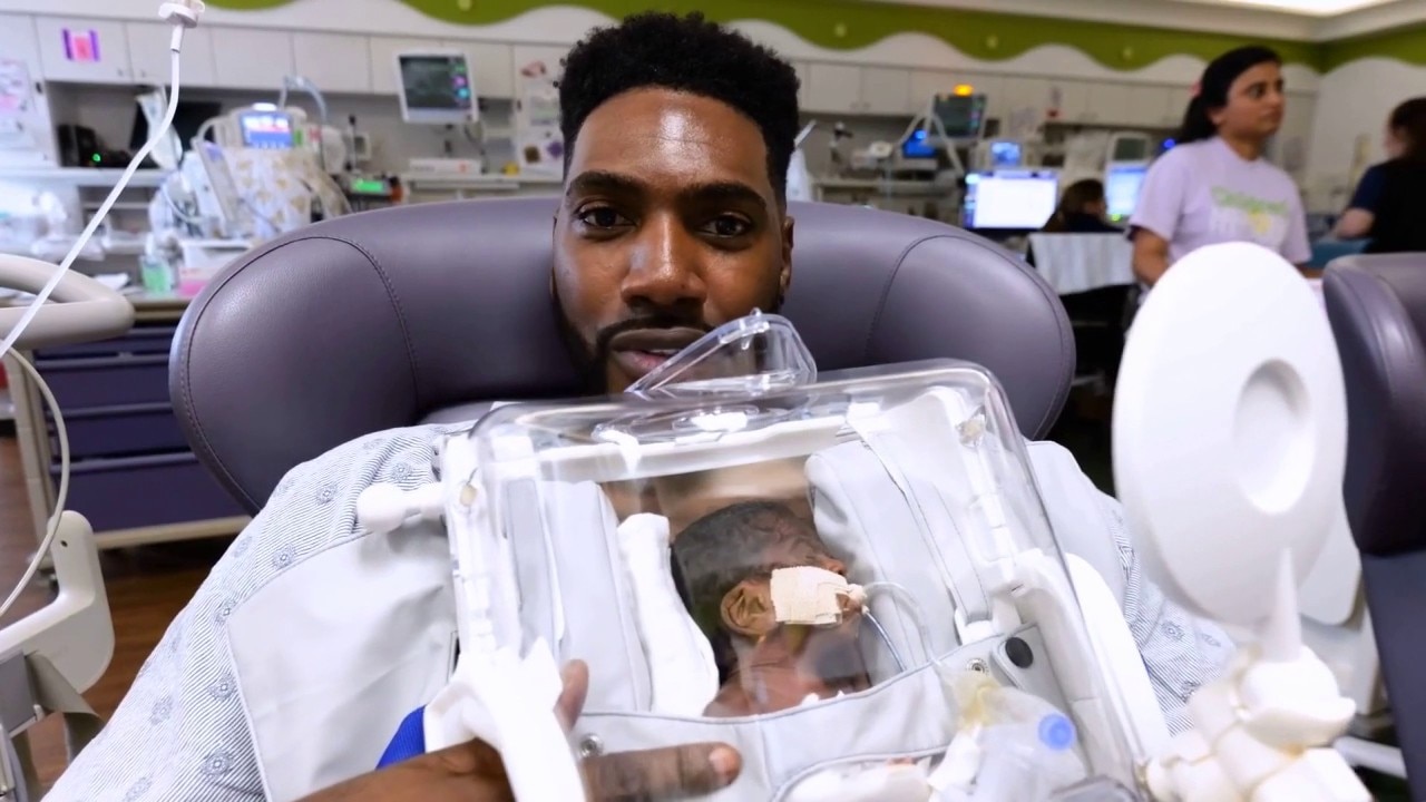 Dad Able to Hold Premature Baby Using Groundbreaking 'Skincubator'