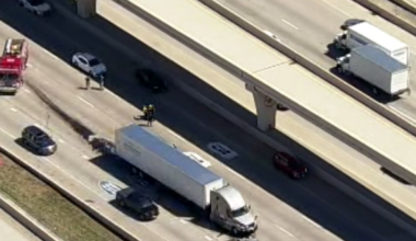 1 dead, 1 critical after crash with 18-wheeler in Dallas, police say