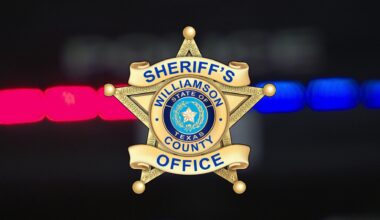 Suspect arrested after 2 people stabbed in North Austin