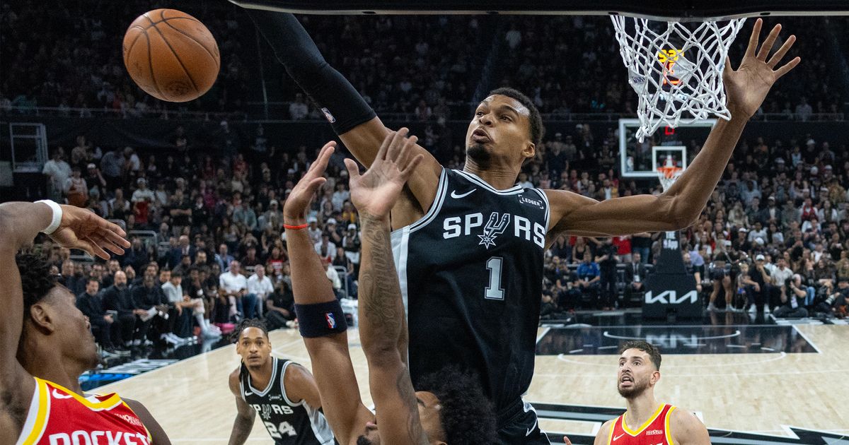 Amen Thompson blocks Wembanyama in final second as the Rockets beat the Spurs 114-110 in Austin :: WRAL.com