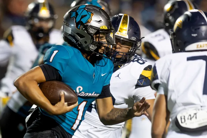 Pebble Hills’ Joe Fernandez carries the ball against Eastwood during a District 1-6A football game Thursday, Oct. 1, 2026, at SAC 1 in El Paso, Texas.