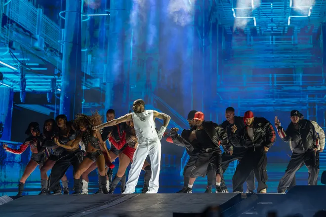 Usher kicks off his performance during "The R & B Tour" at Sun Bowl Stadium on Saturday, Oct. 3, 2026, in El Paso, Texas.