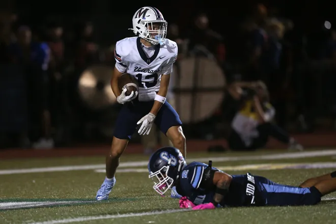 Veterans Memorial's Stephen Orta makes a catch deep down the field during a district football game against Carroll at Buccaneer Stadium on Friday, Oct. 9, 2026.
