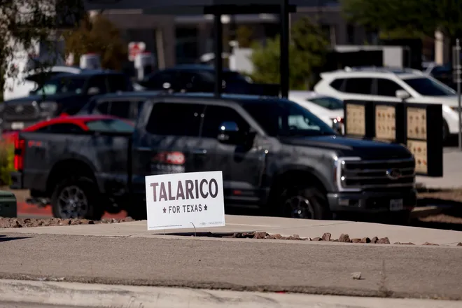 A sign reading “Talarico for Texas” stands along Eastlake Boulevard during a “No Kings” sidewalk protest organized by Indivisible the 915 in El Paso, Texas, on Saturday, Oct. 17, 2026.