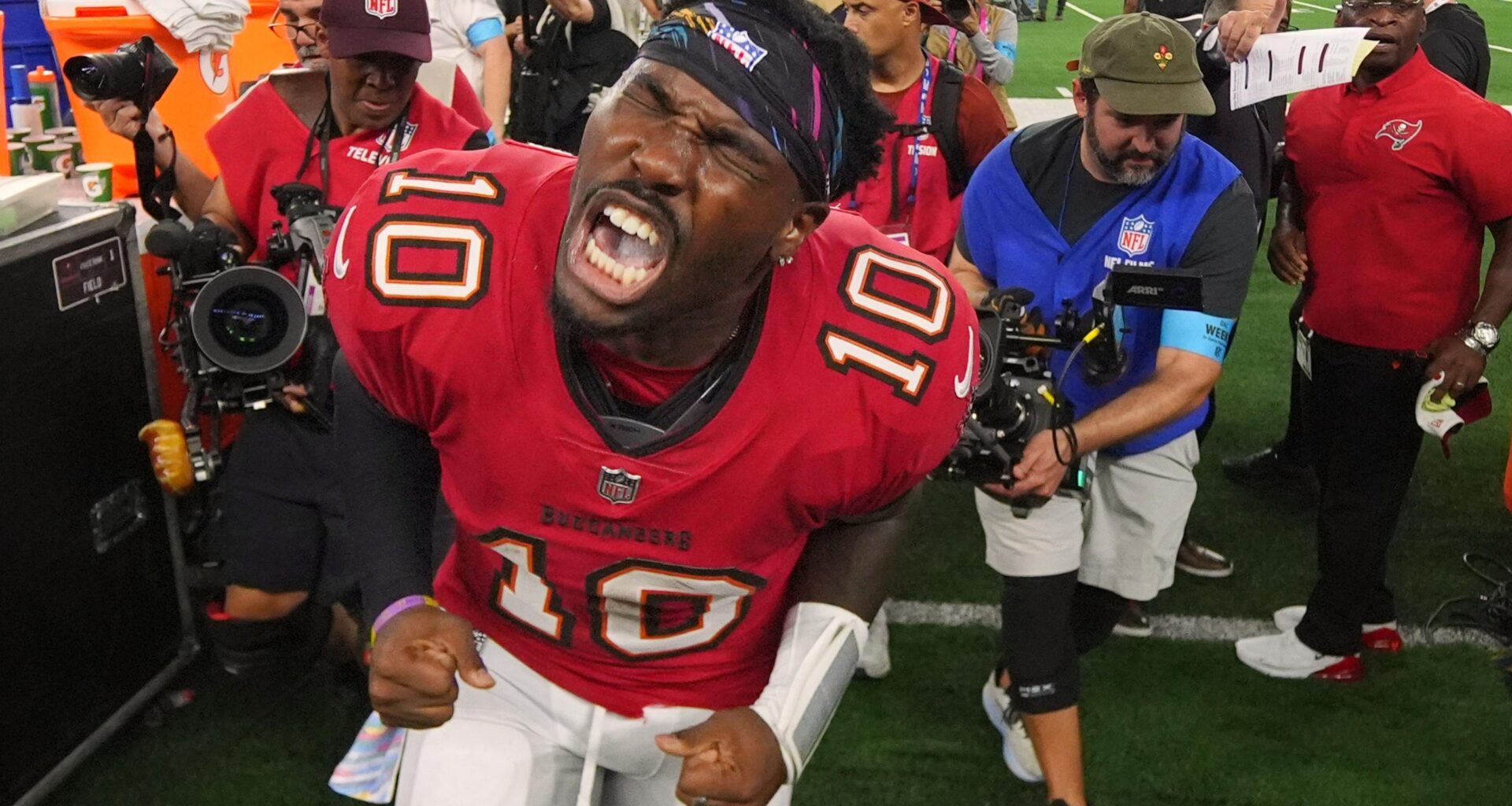 Rookie QB leads Bucs to first win of the season