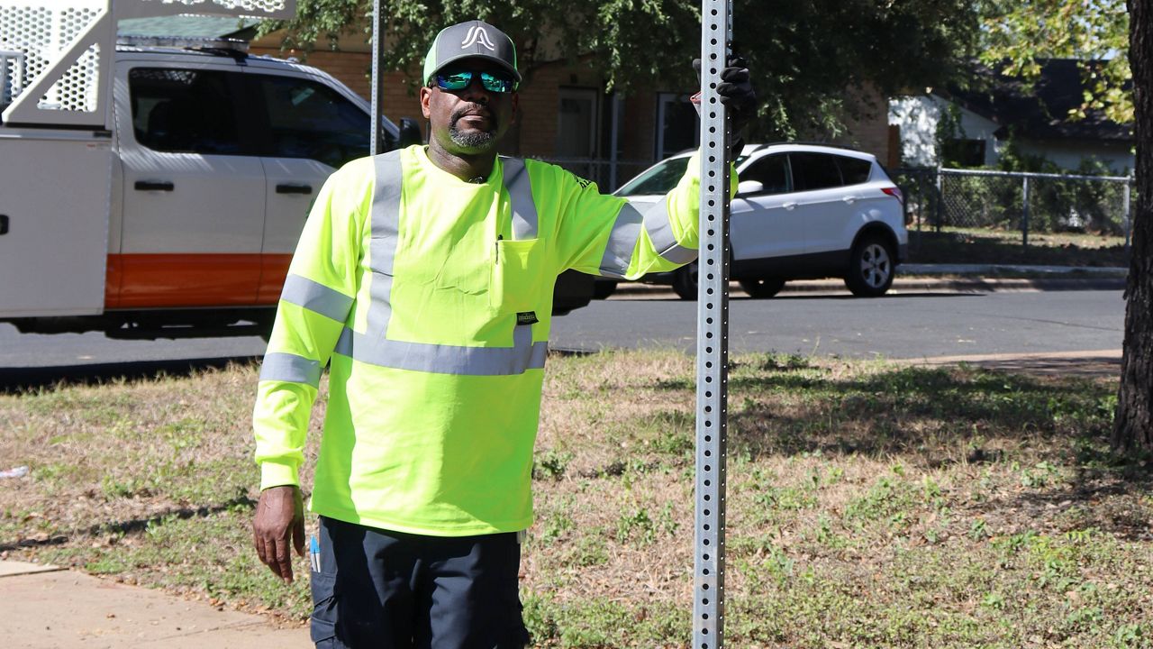Texas cities work to make road signs more visible at night
