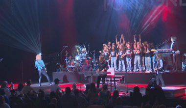 Slaton High School choir joins Foreigner onstage at Buddy Holly Hall