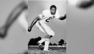 Splashtown Drive to be renamed for former NFL player