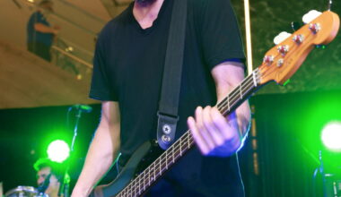 Keanu Reeves Rocks Out In Houston For a $1.5 Million Brunch That Lifts Up PetSet — Star Power Does Good