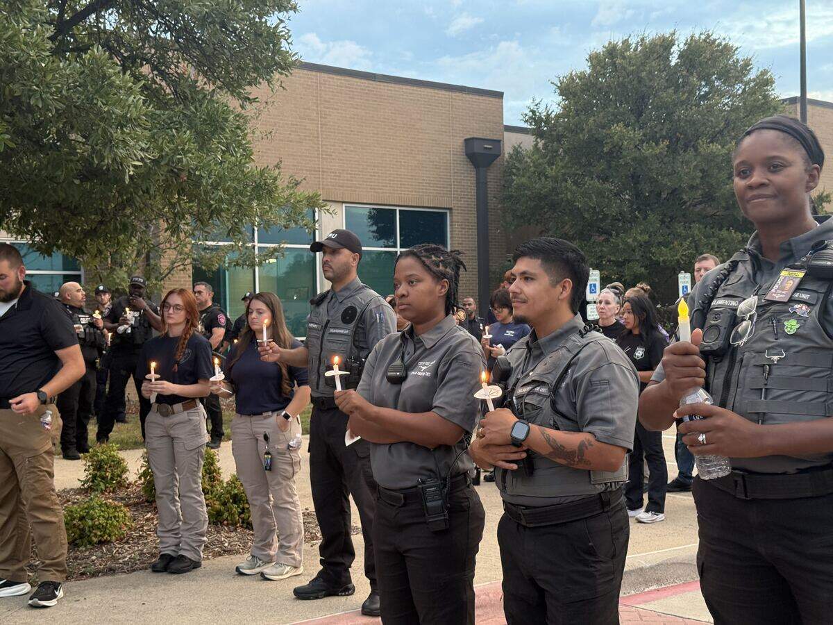 A candlelight vigil honoring Fort Worth police officer Brian Gentry was organized on Monday, Oct. 26.