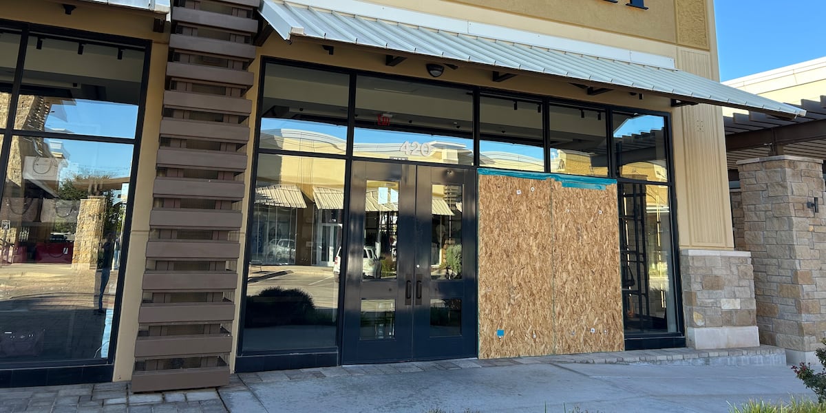 Police investigating overnight burglary of Coach outlet in west Lubbock