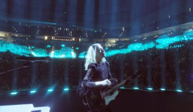 Phoebe Bridgers' no-phones policy amplified show at Dickies Arena