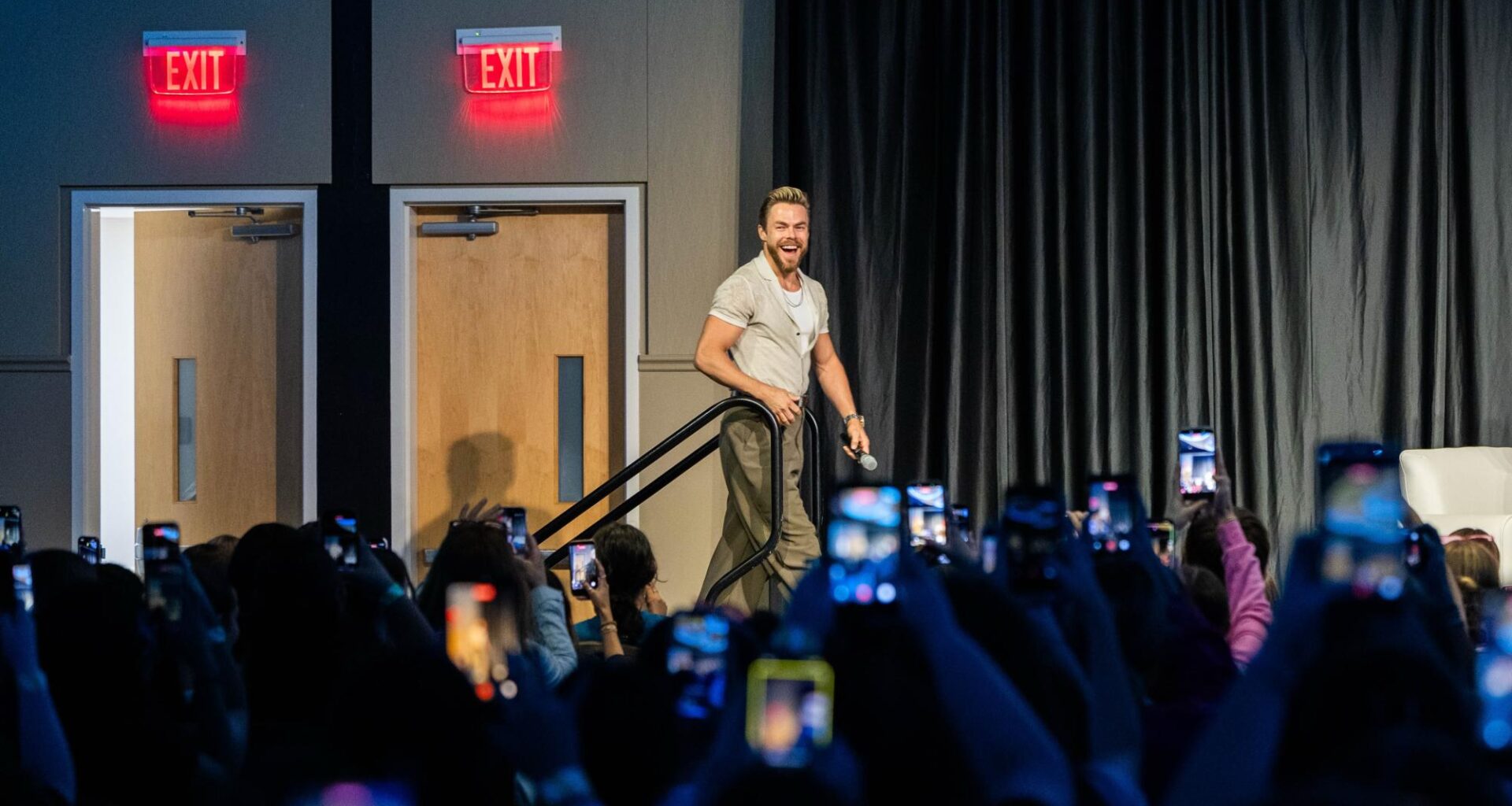 Derek Hough draws hundreds of TCU students to BLUU for theEnd event – TCU 360
