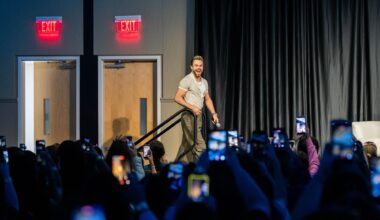 Derek Hough draws hundreds of TCU students to BLUU for theEnd event – TCU 360