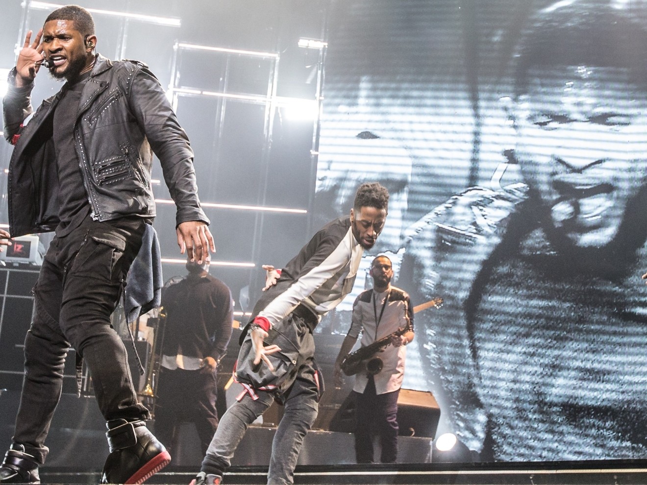 Houston Concert Watch 10/7: Usher, Chris Brown and More