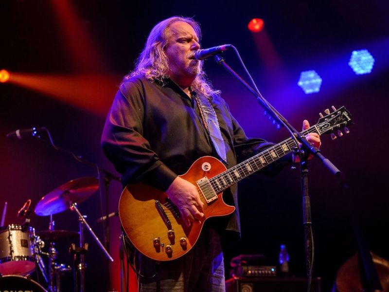 Gov’t Mule and Allman Brothers guitarist Warren Haynes talks cowboys, hippies and a gun drawn on David Allan Coe