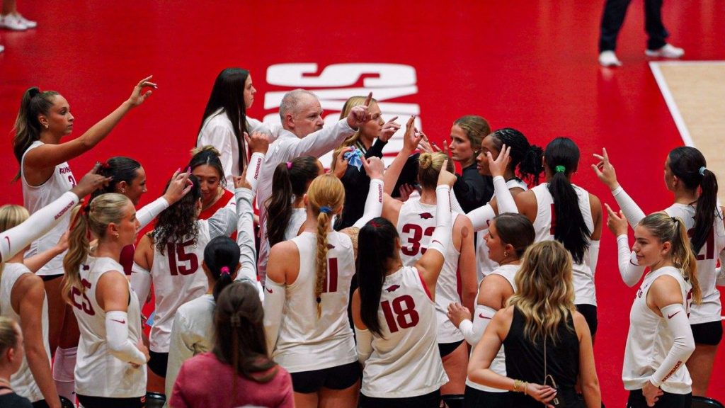 Razorbacks volleyball falls to Texas at home