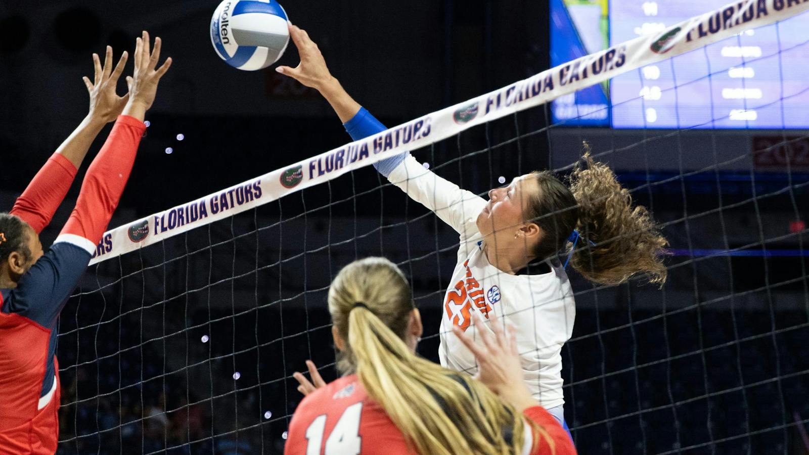 No. 7 Florida upsets No. 12 Texas in five-set thriller