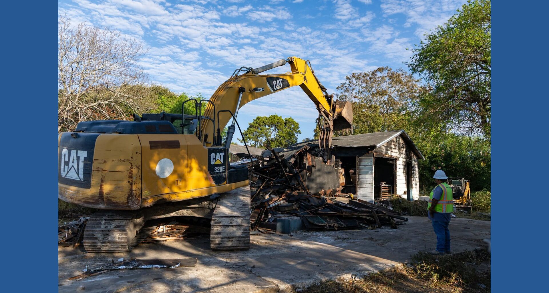 Former drug house demolished in Corpus Christi as local contractor steps up to help community