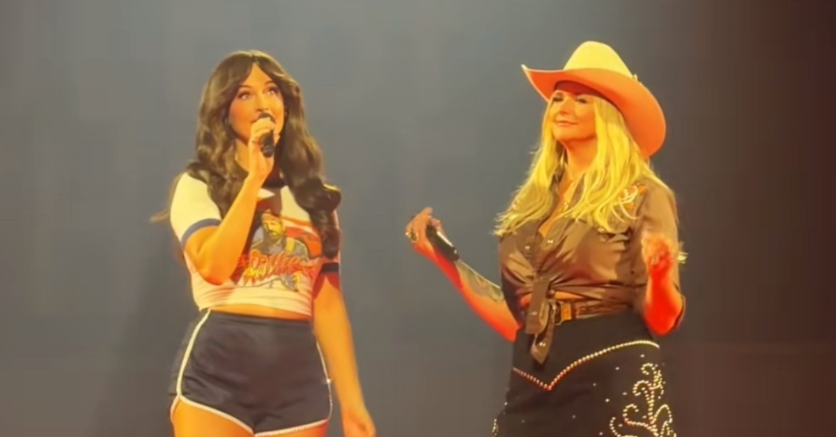 Kacey Musgraves Brings Out Miranda Lambert For Surprise Performance Of "Horses and Divorces" In Austin, Texas [Watch]
