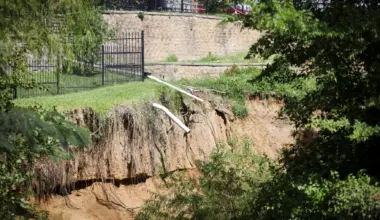 Some Arlington backyards disappear bit by bit each time it rains. What can the city do?