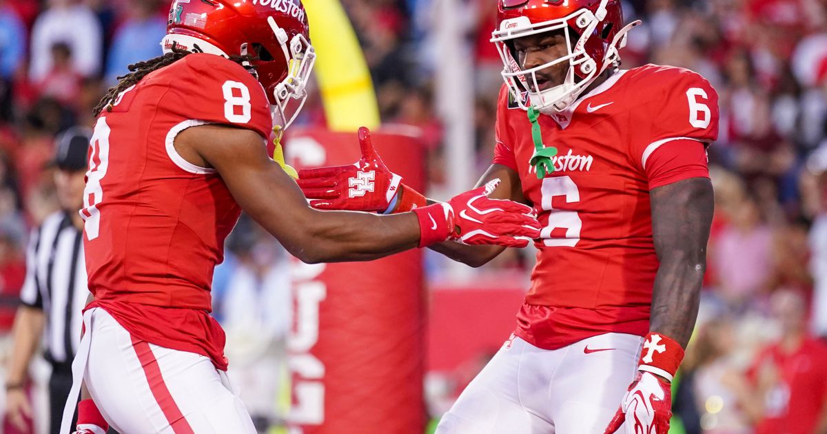 Weigman throws 5 TD passes to lead No. 20 Houston to a 35-32 win over No. 18 Oklahoma State :: WRAL.com