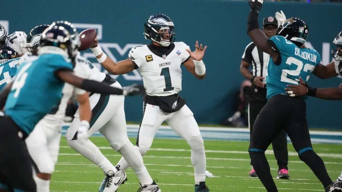 Eagles place QB Jalen Hurts (blood clot) on IR ahead of game vs. Panthers
