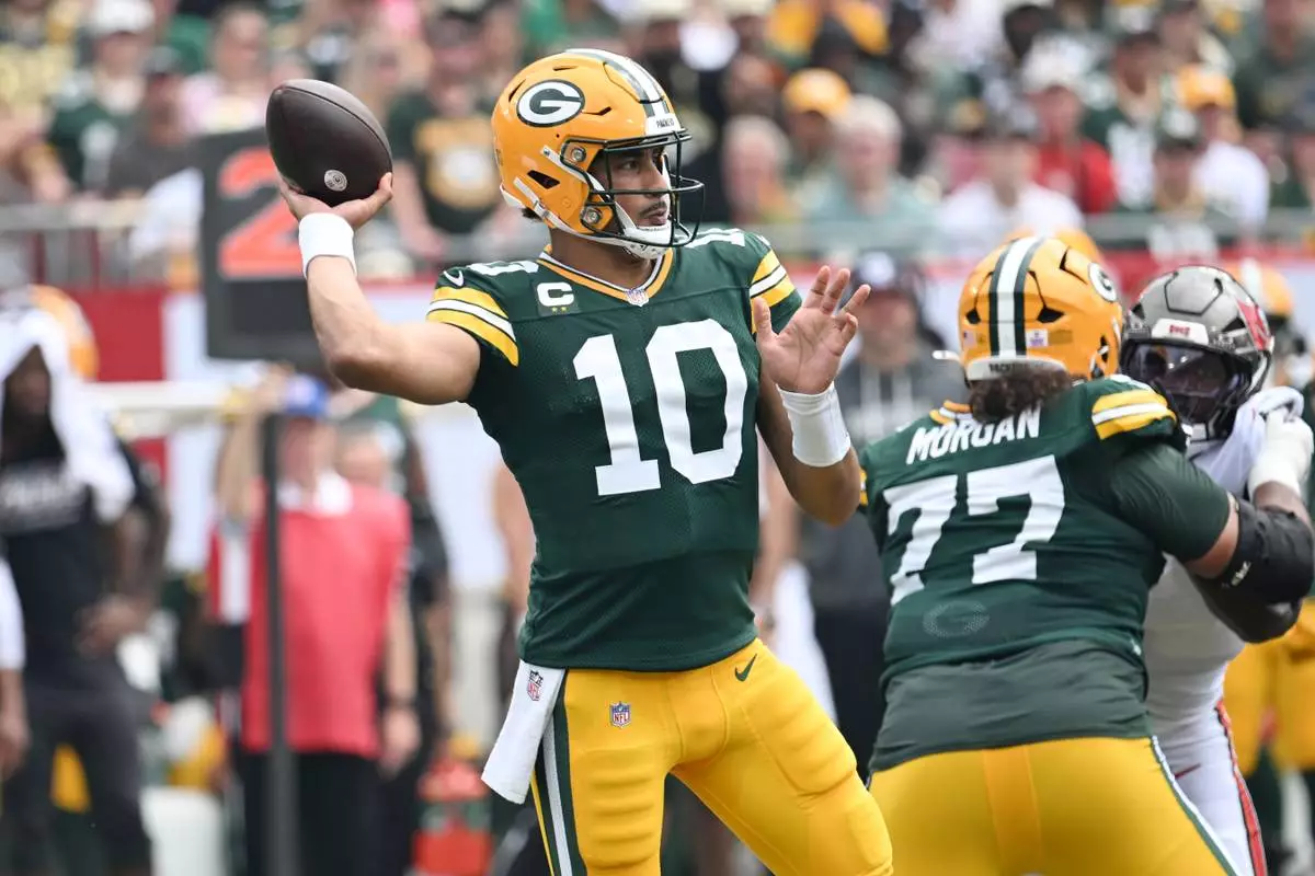 Green Bay Packers quarterback Jordan Love (10) aims a pass during the first half of an NFL football game against the Tampa Bay Buccaneers in Tampa, Fla., Sunday, Oct. 4, 2026. (AP Photo/Jason Behnken)