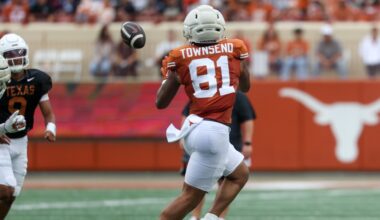Texas TE Nick Townsend removed from Thursday injury report