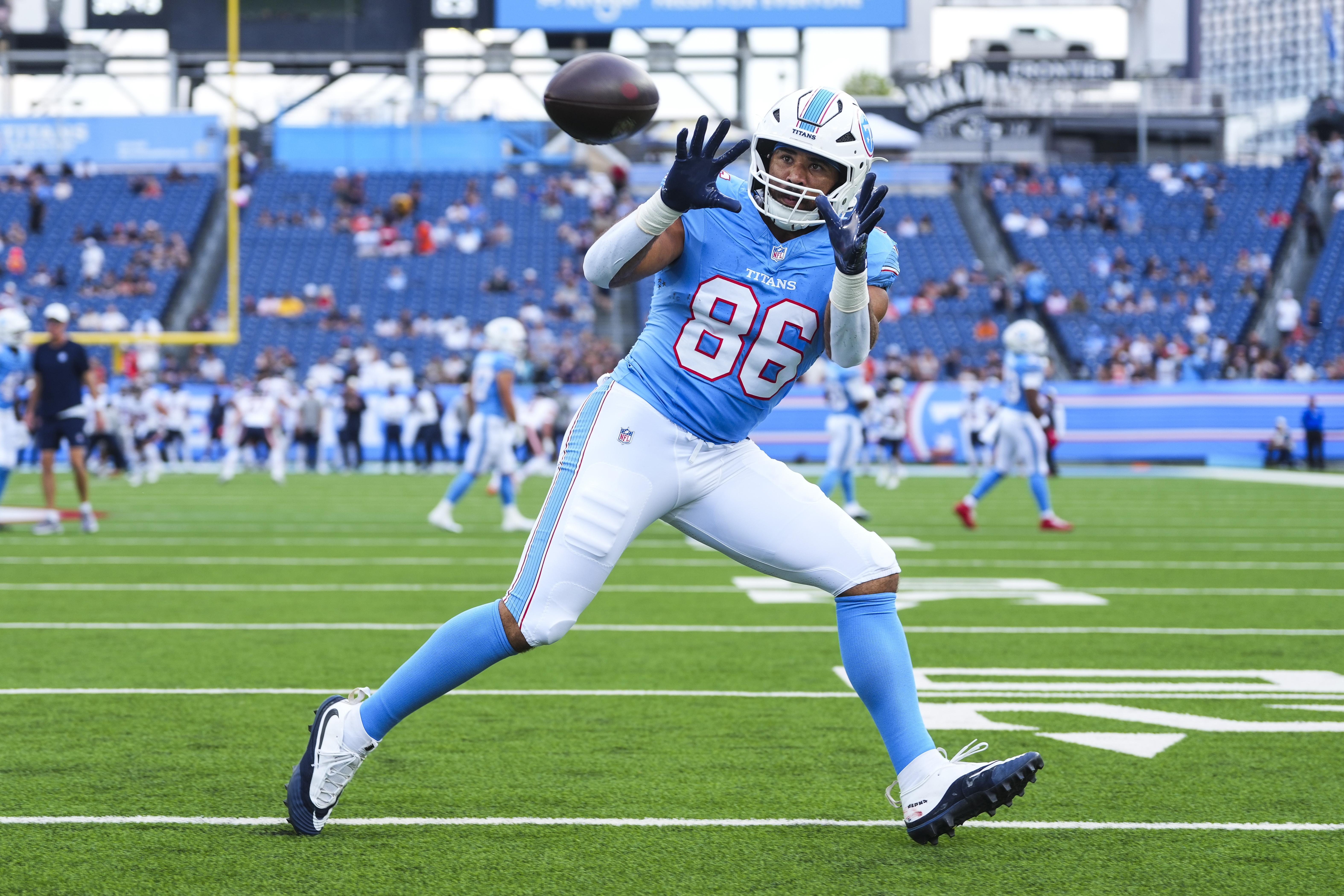 NASHVILLE, TENNESSEE - AUGUST 29: Kylen Granson #86 of the Tennessee Titans warms up prior to an NFL preseason game against the Chicago Bears at Nissan Stadium on August 29, 2026 in Nashville, Tennessee. (Photo by Perry Knotts/Getty Images)