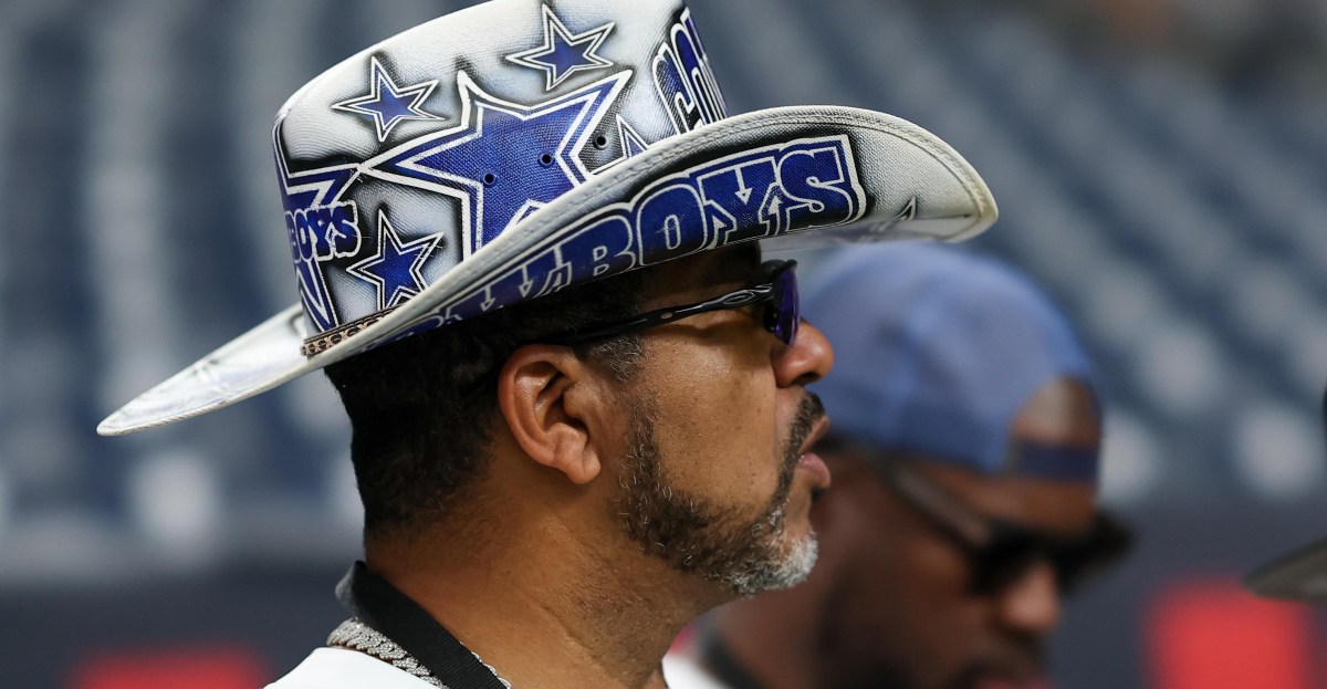 Dallas Cowboys fans place blame for slow start on a familiar face