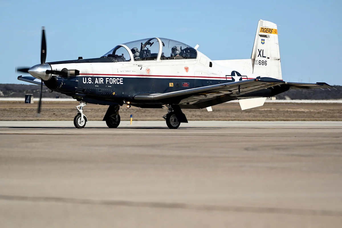 2 pilots eject from military training jet in Texas after landing gear issue