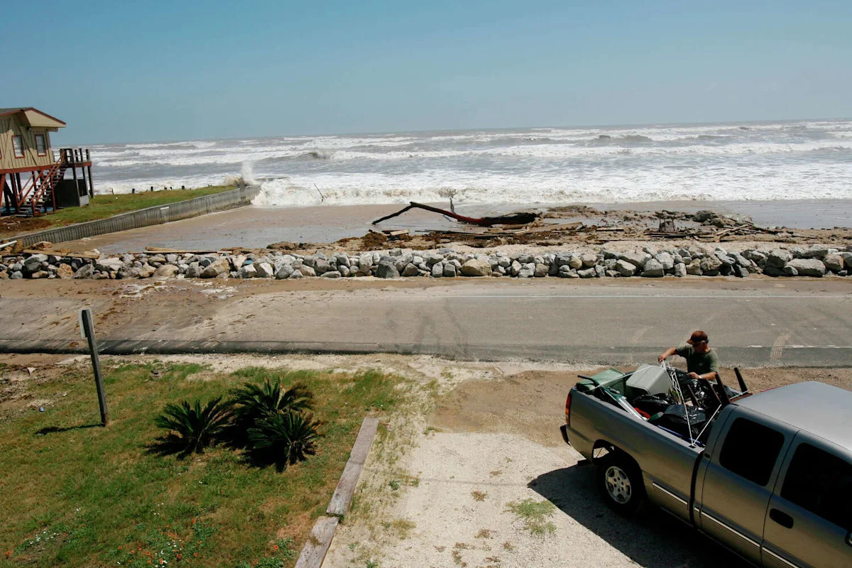 Body recovered after 16-year-old swimmer went missing off Texas coast