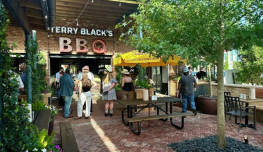 Jason Kelce gets a taste of new Terry Black's Barbecue in Houston's Heights
