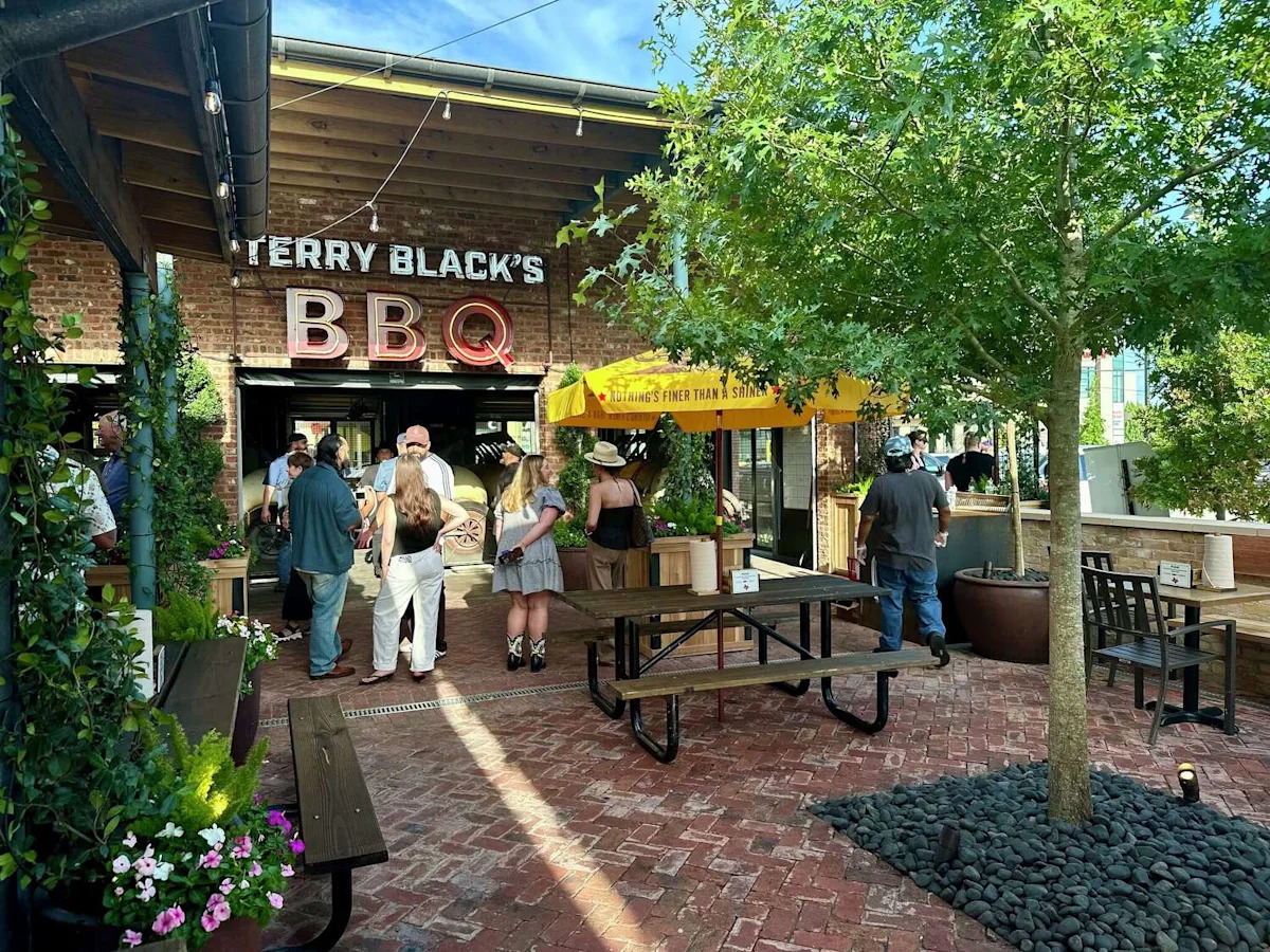 Jason Kelce gets a taste of new Terry Black's Barbecue in Houston's Heights