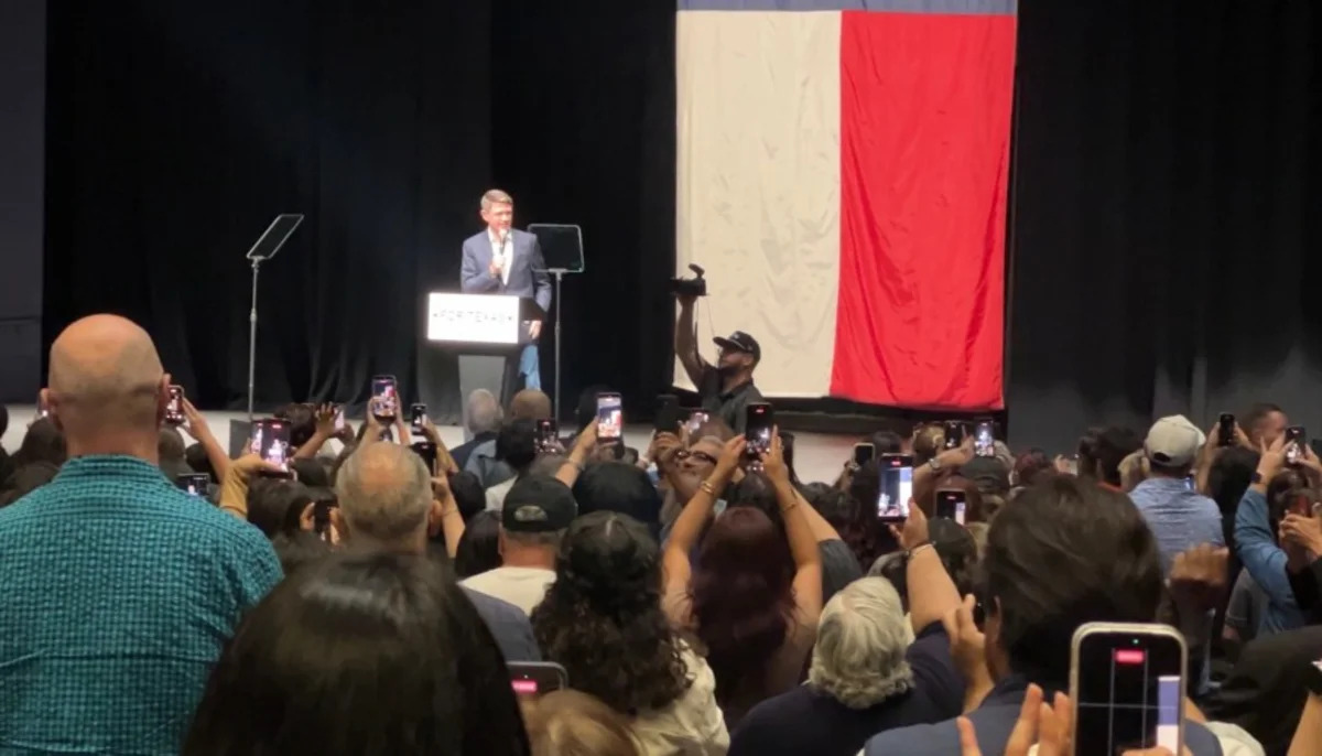 Talarico rallies supporters in El Paso in statewide get-out-the-vote effort