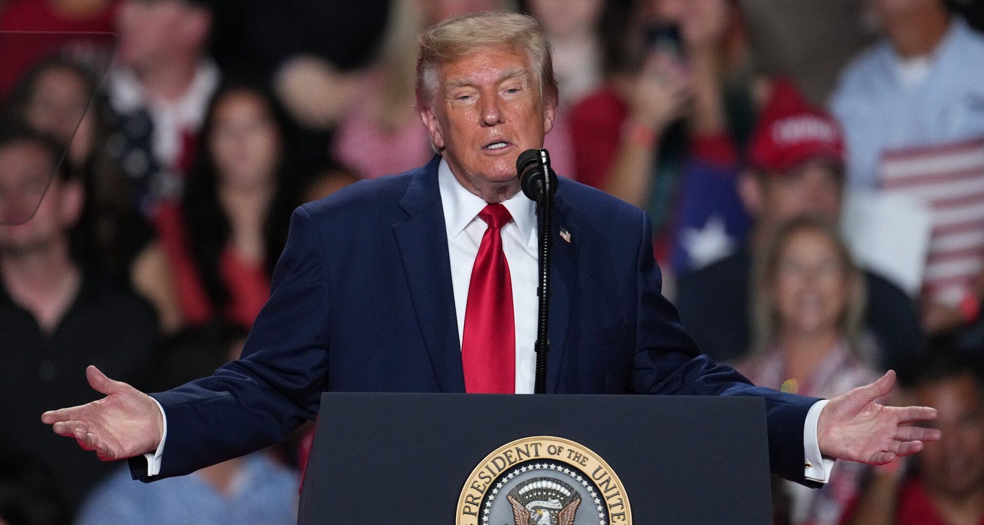 Trump interrupted by protesters at Texas rally | Donald Trump