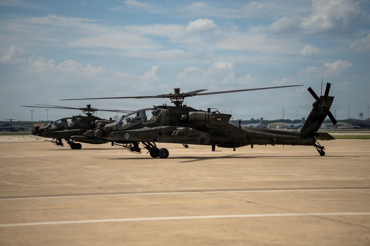 Corpus Christi Army Depot deploys mobile teams to inspect AH-64E transmissions | Article