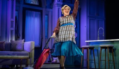 Mrs. Doubtfire, Staged in '50s Style, is On Stage at the Hobby