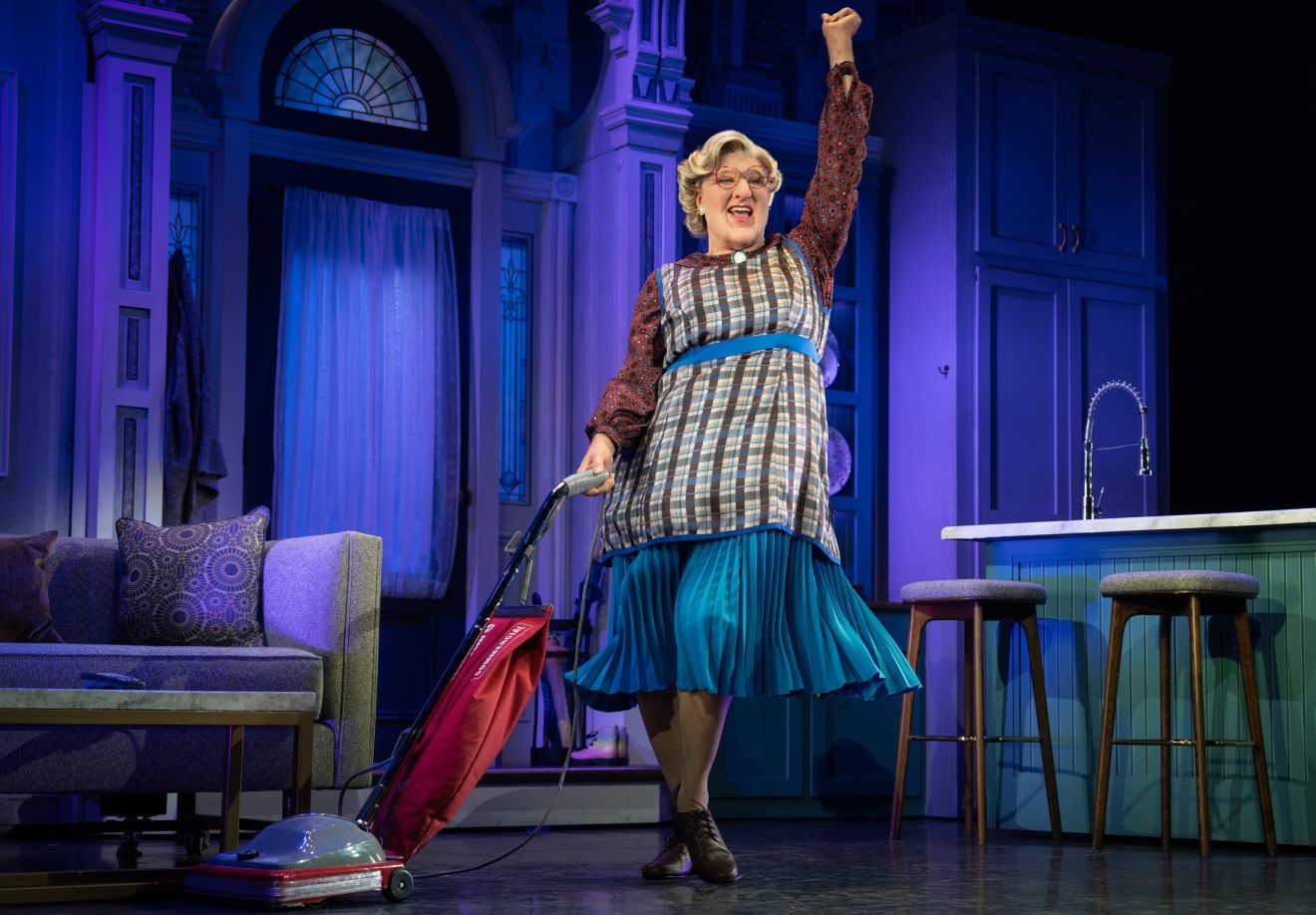 Mrs. Doubtfire, Staged in '50s Style, is On Stage at the Hobby