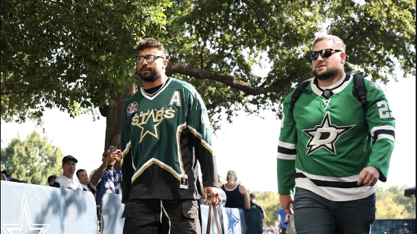 NFL Week 5 arrivals: Cowboys show Dallas Stars love ahead of TNF
