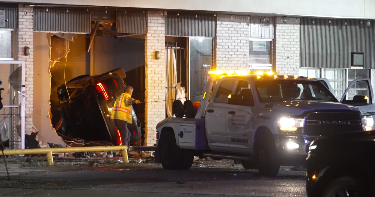 2 injured after stolen car crashes into southeast Houston store, catches fire