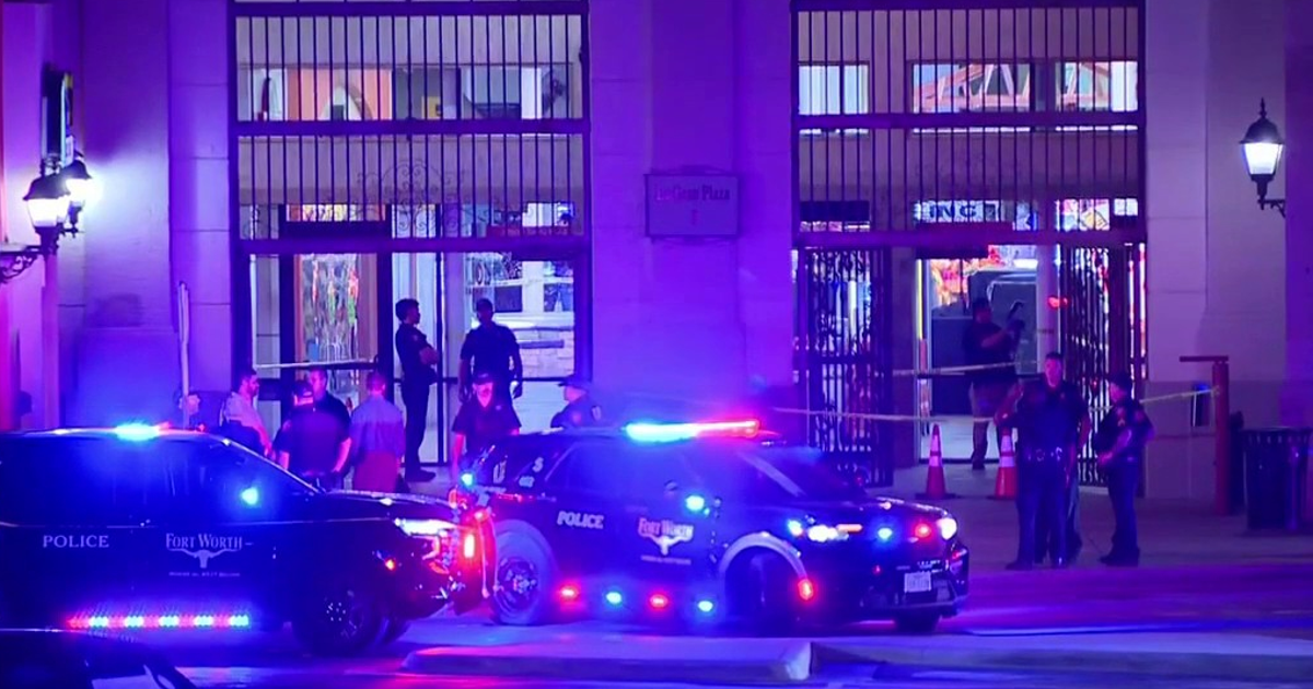 Fort Worth security guard charged with murder after shooting, killing man smashing jewelry kiosk: police