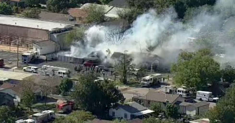 House fire reported in Fort Worth, heavy smoke seen from news chopper
