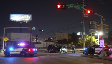 Houston police chase ends in crash downtown near I-10 East Freeway, 3 hospitalized