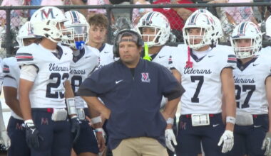 Veterans Memorial shuts down Carroll, takes control of district with 35-14 win