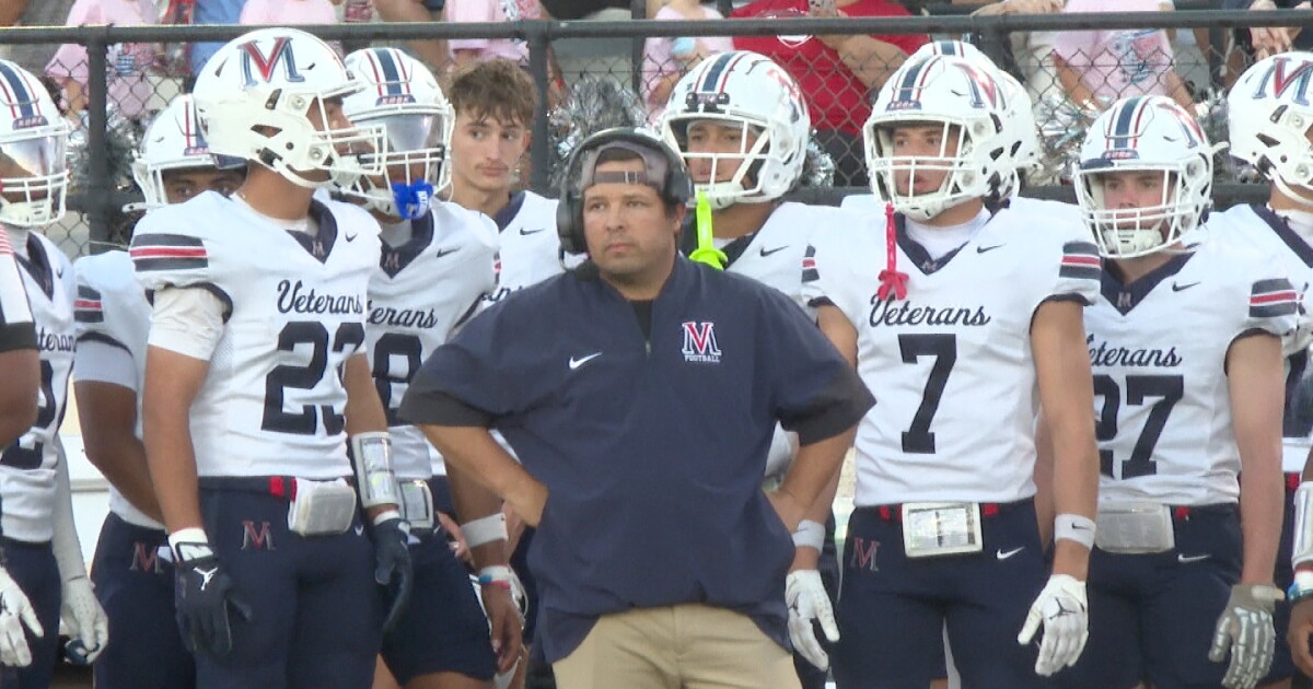 Veterans Memorial shuts down Carroll, takes control of district with 35-14 win