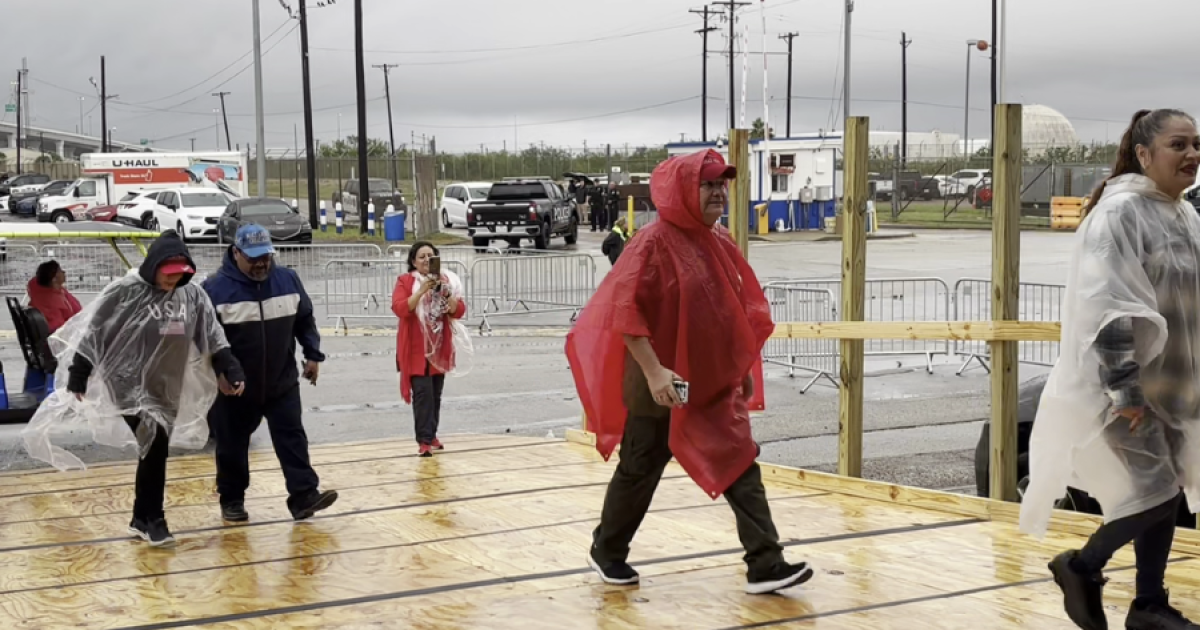 Crowds get to venue before dawn, brave rain to attend Trump rally