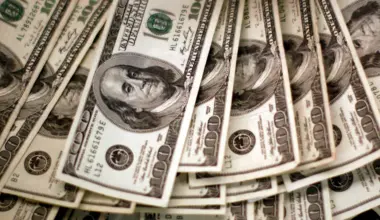 US dollar has best week since February on tariff inflation risks