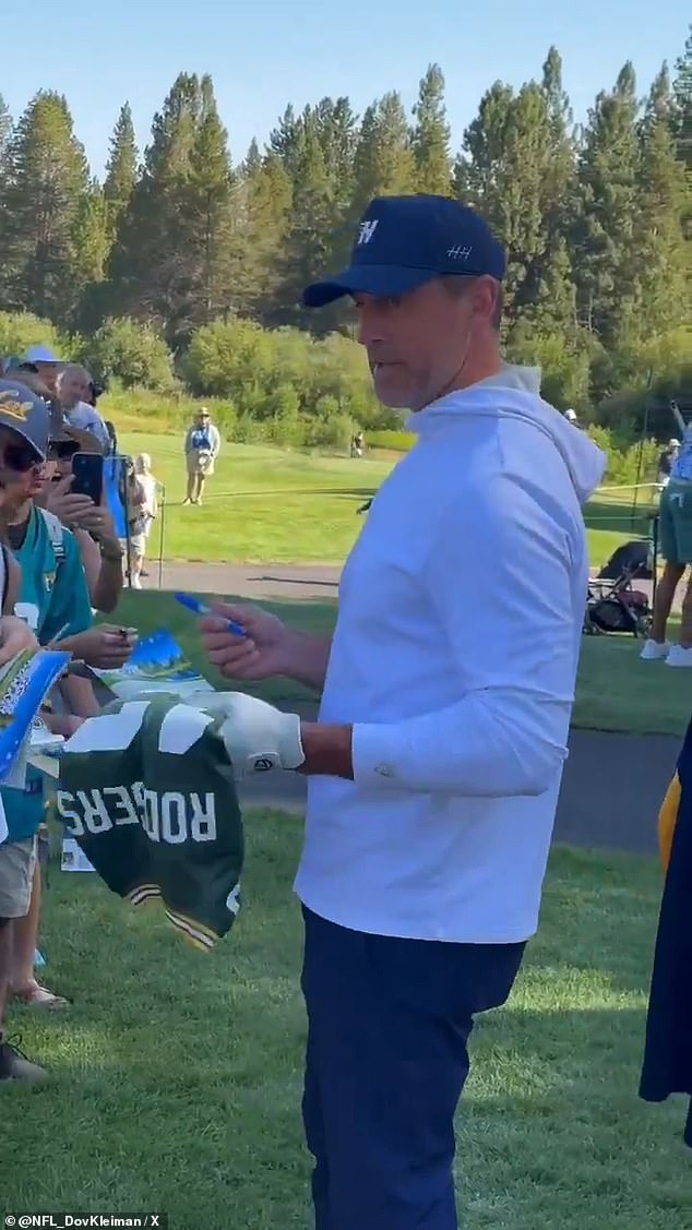 In a video from Sports Illustrated's Gilberto Manzano that has since gone viral on X, Rodgers is seen identifying one suspected autograph hound and refusing to sign